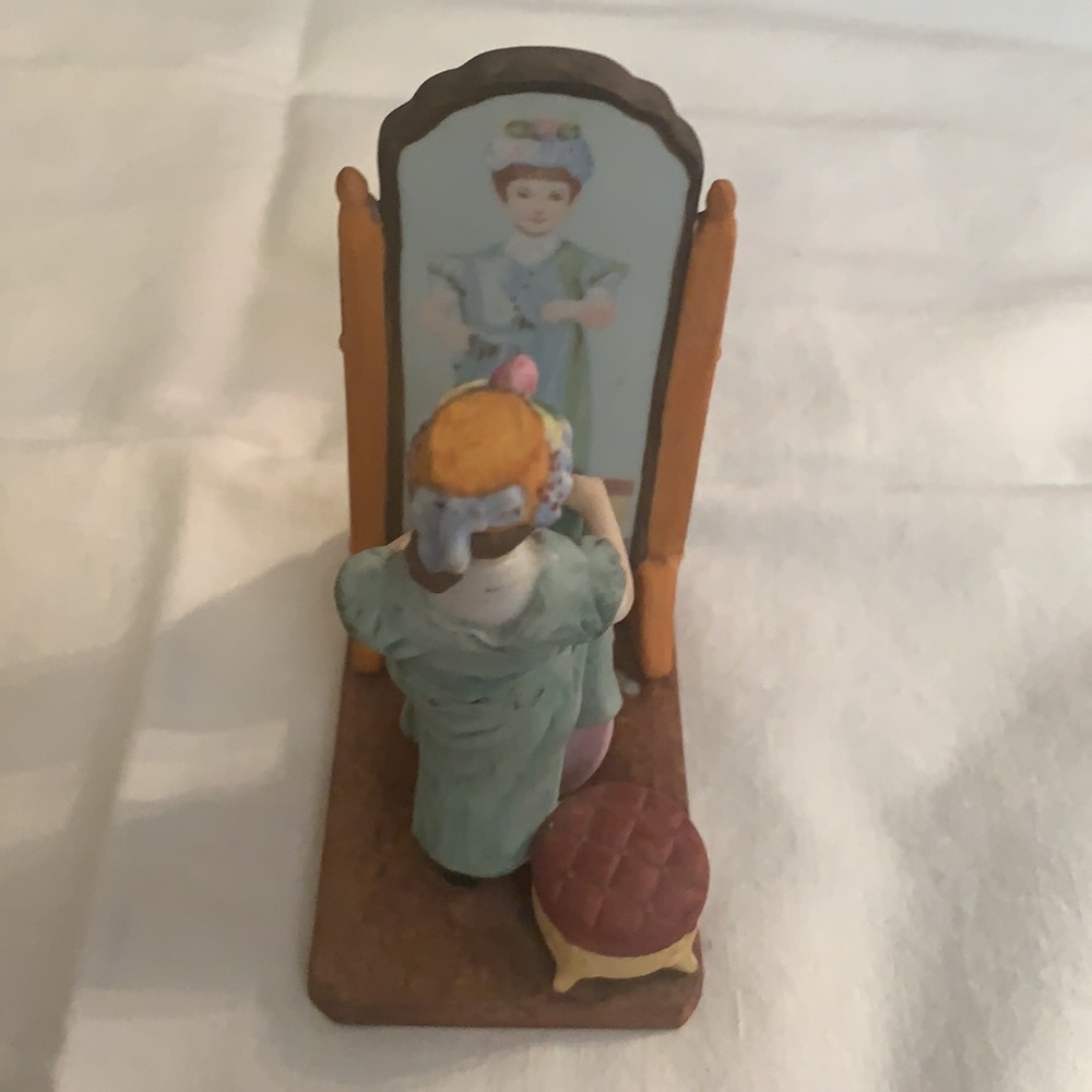 🌸 3/$15 Norman Rockwell 1985 "Almost Grown Up" Figurine - Picture 2 of 4